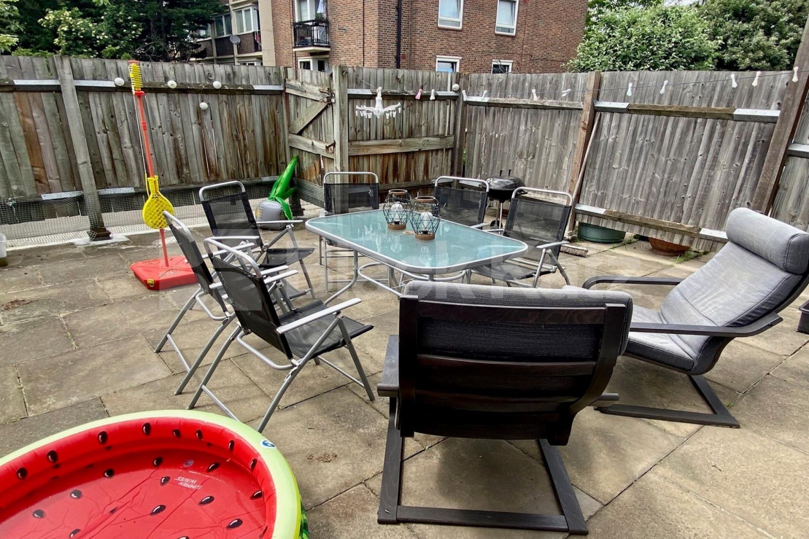 Spacious, bright and airy duplex apartment with private roof terrace Yaldham House Old Kent Road, Borough/London Bridge